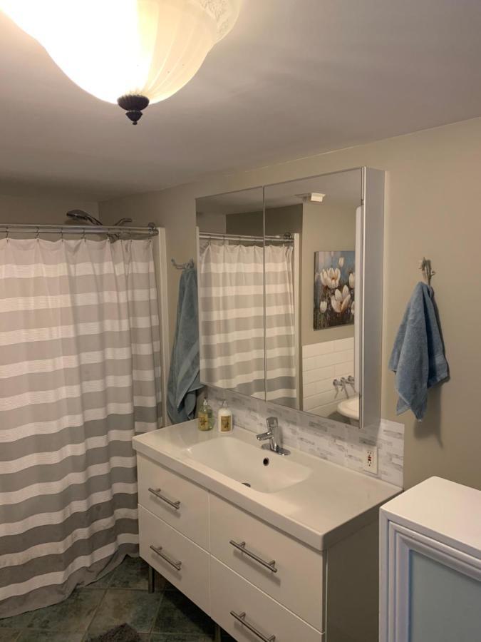 Great Slave Lakeside Bed & Breakfast イエローナイフ エクステリア 写真